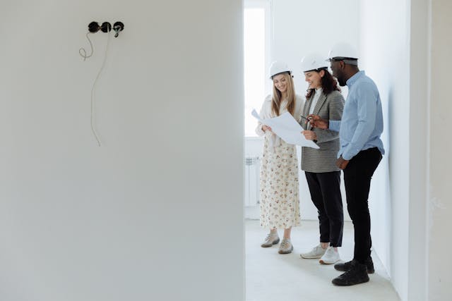 three%20people%20inspecting%20a%20property